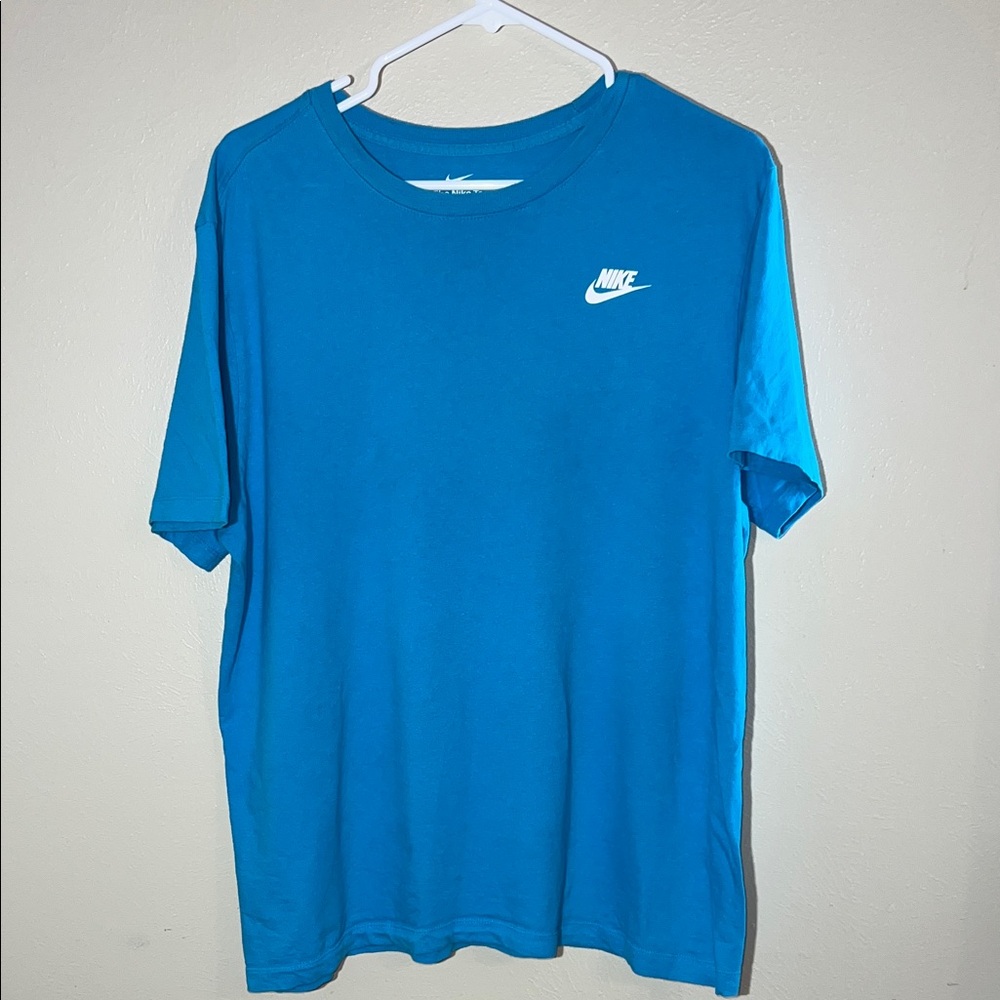 Nike Men's blue Short Sleeve Tee